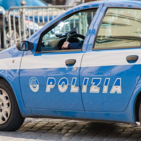 Rapina armata in un centro scommesse a Bari