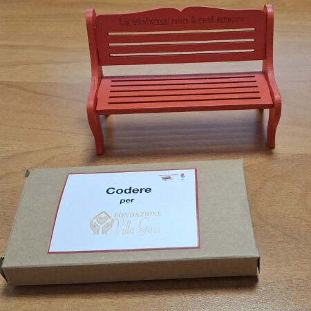 Codere Italia: la Panchina Rossa da scrivania che promuove la Speranza